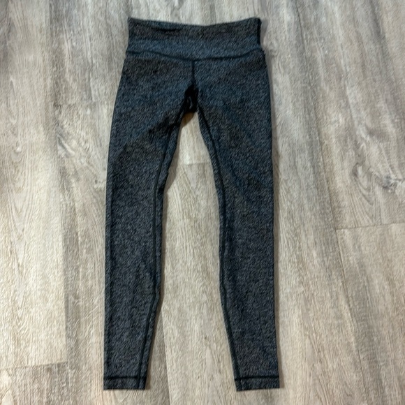 Lululemon low waist size 4 - Picture 1 of 3